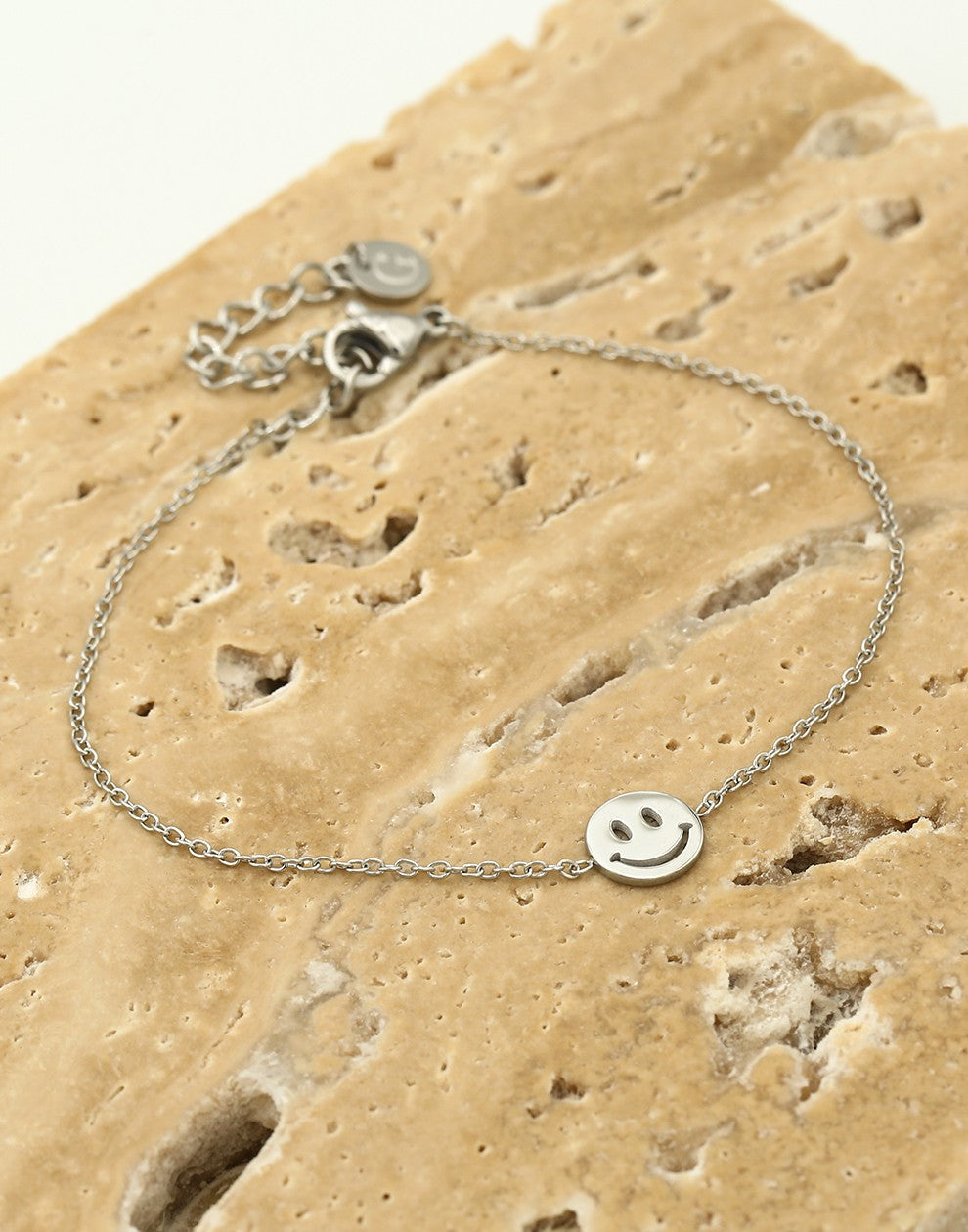 Smiley armband fijn zilverkleurig