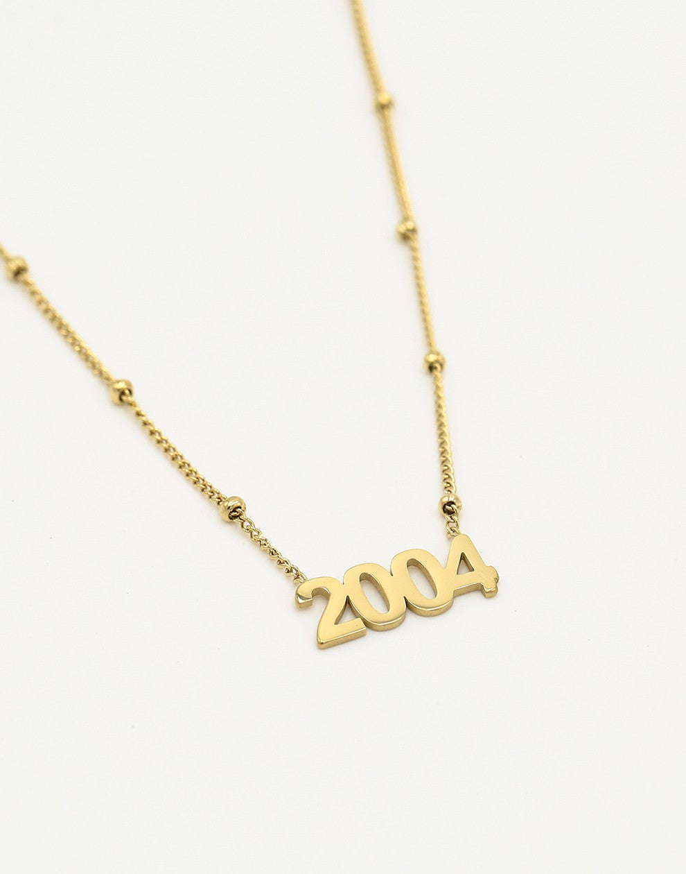 Ketting jaartal 2004 goudkleurig