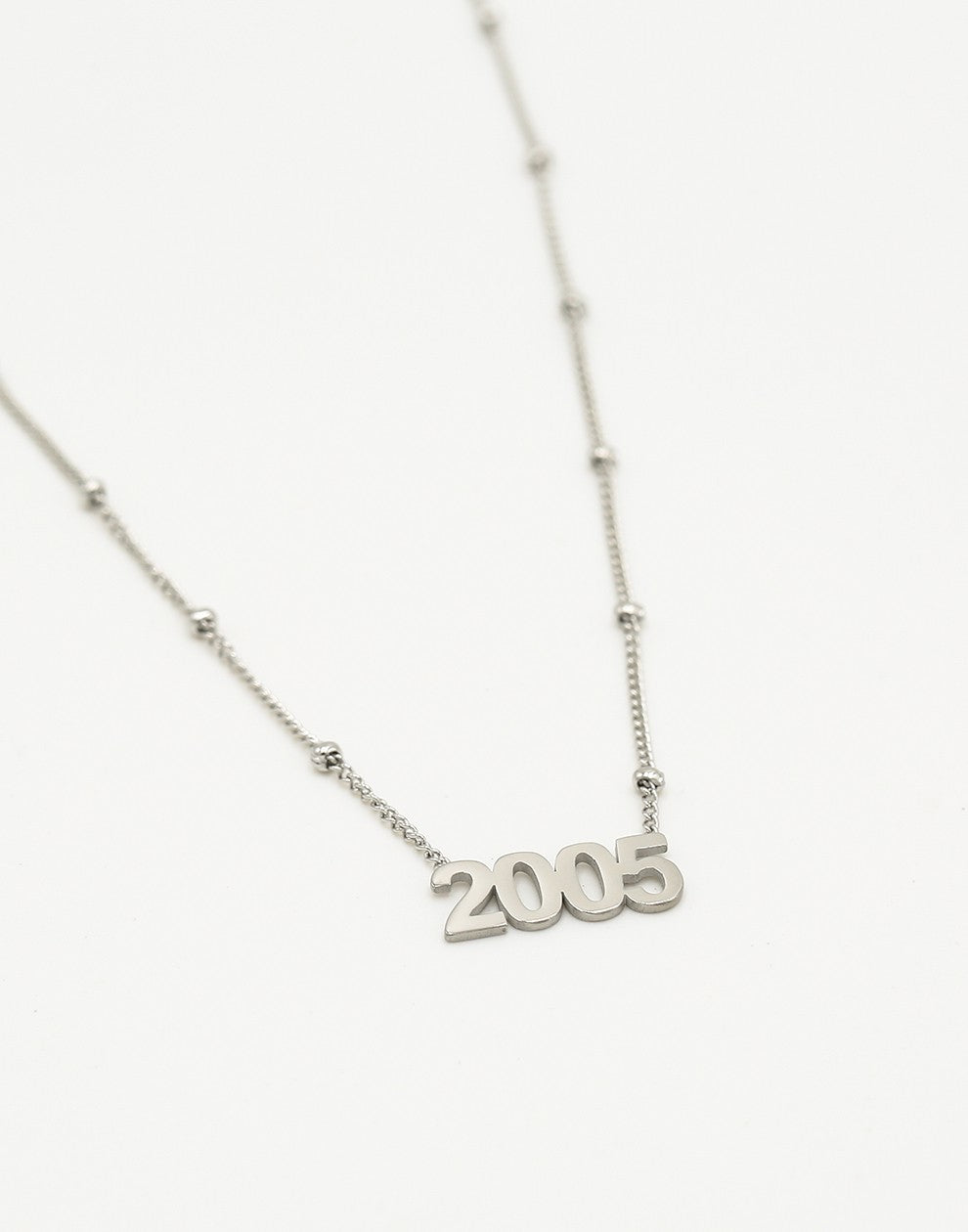 Ketting jaartal 2005 zilverkleurig