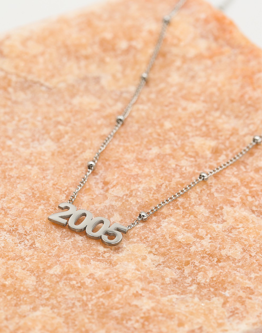 Ketting jaartal 2005 zilverkleurig