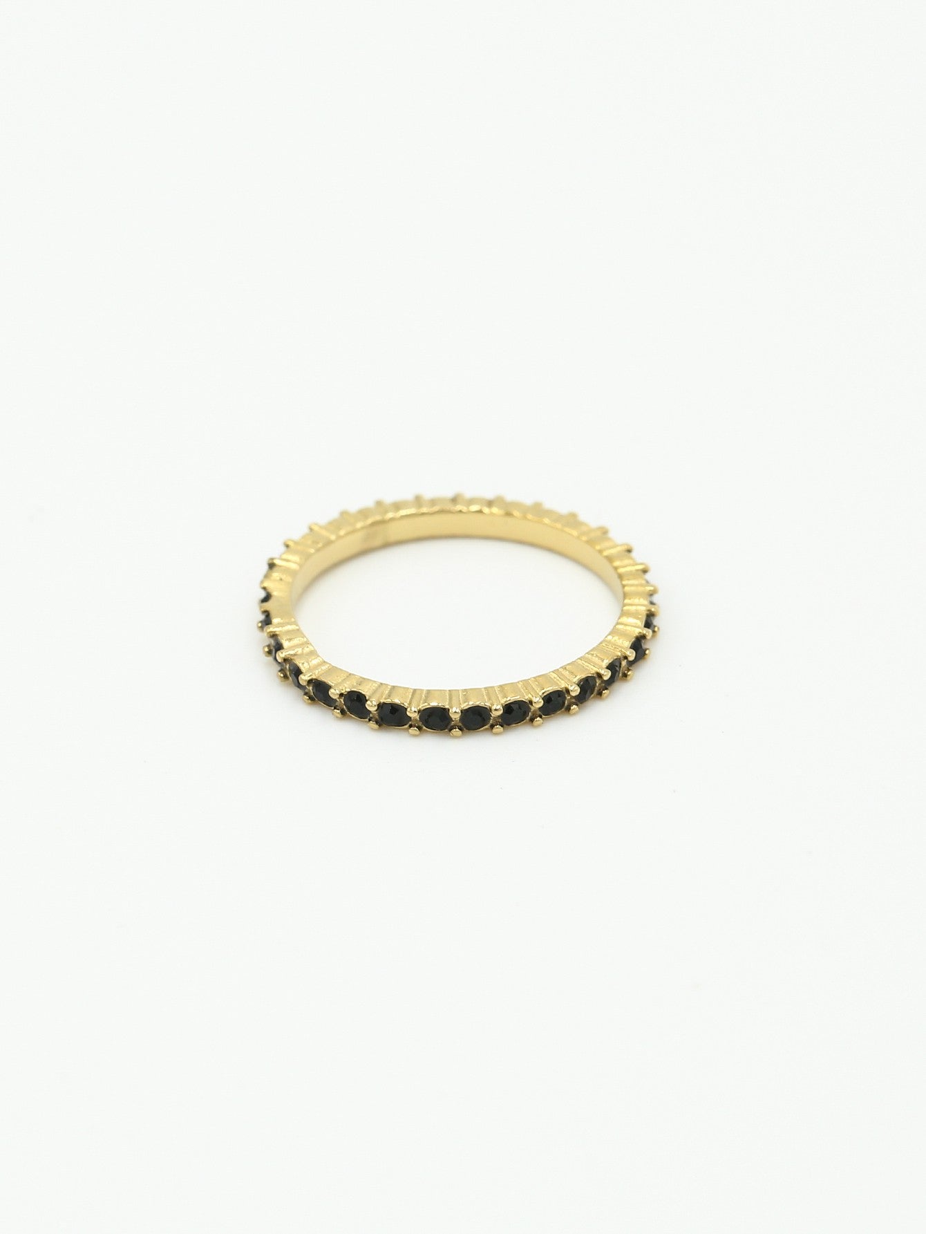 Minimalistische ring met zwarte strass steentjes