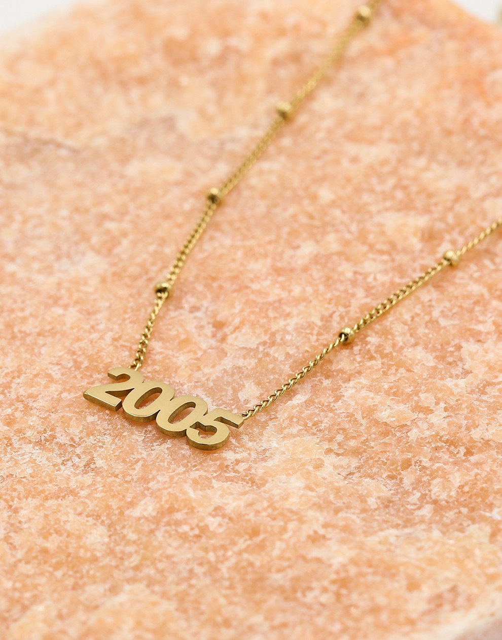 Ketting jaartal 2005 goudkleurig