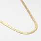 Flat snake chain ketting met hartjes print goudkleurig