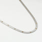 Flat snake chain ketting met hartjes print zilverkleurig