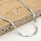 Flat snake chain ketting met hartjes print zilverkleurig