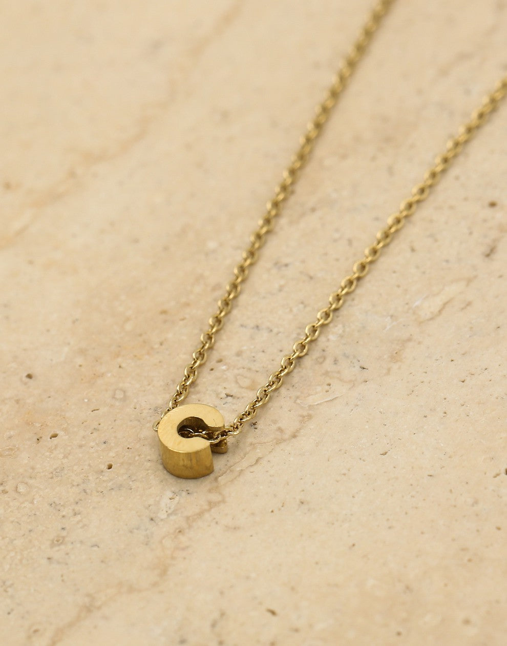 Initialen ketting letter C goudkleurig