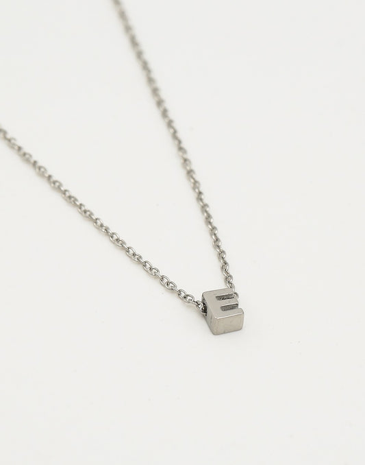 Initialen ketting letter E zilverkleurig