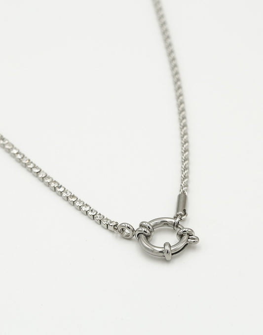 Ketting gedraaide schakel met steentjes en slotje zilverkleurig