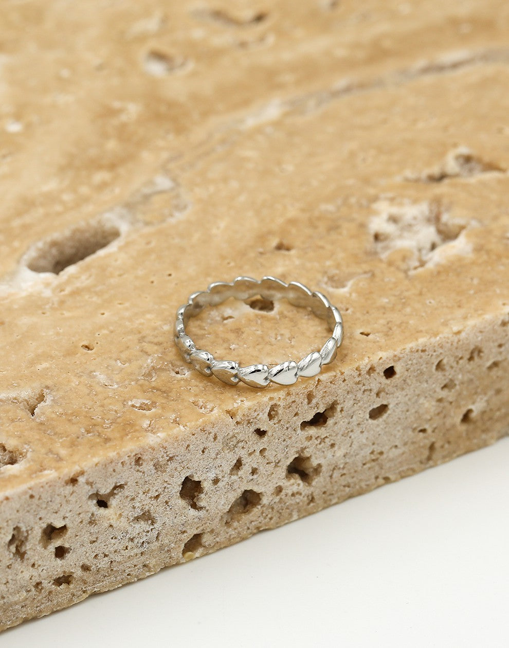 Ring zilverkleurig hartjes fijn