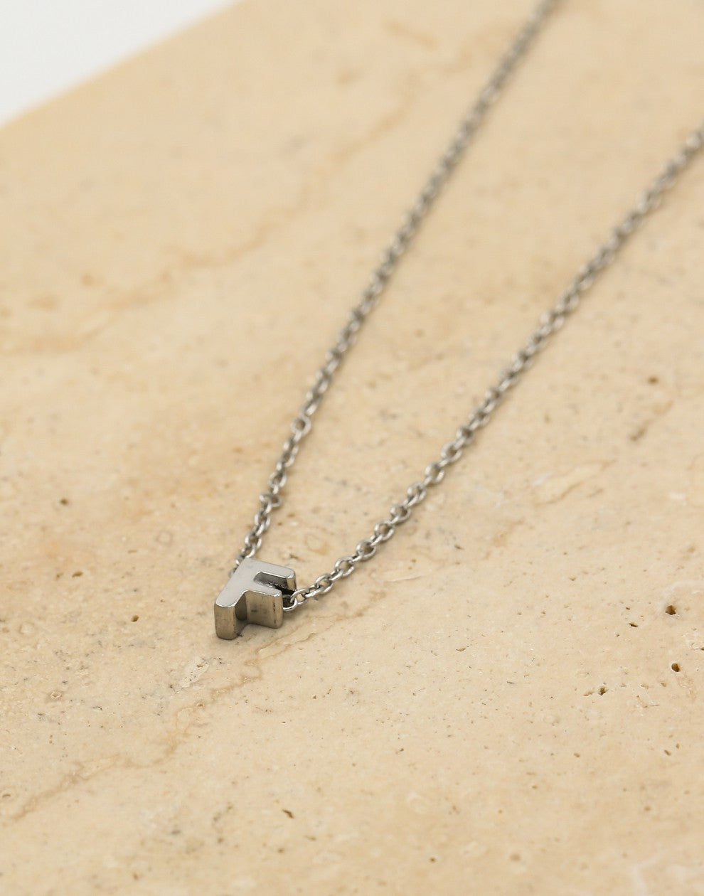 Initialen ketting letter F zilverkleurig