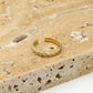 Ring goudkleurig patroon