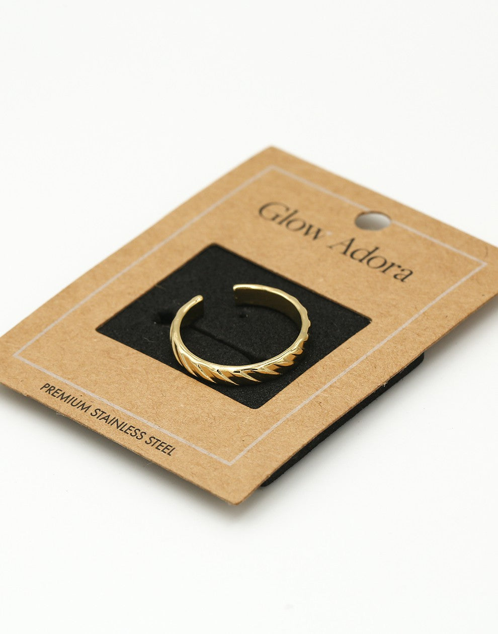 Ring goudkleurig patroon