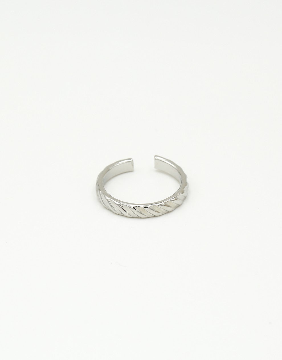 Ring zilverkleurig patroon