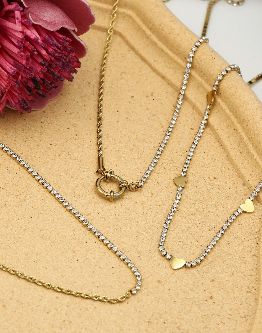 Tennis ketting met hartjes goudkleurig
