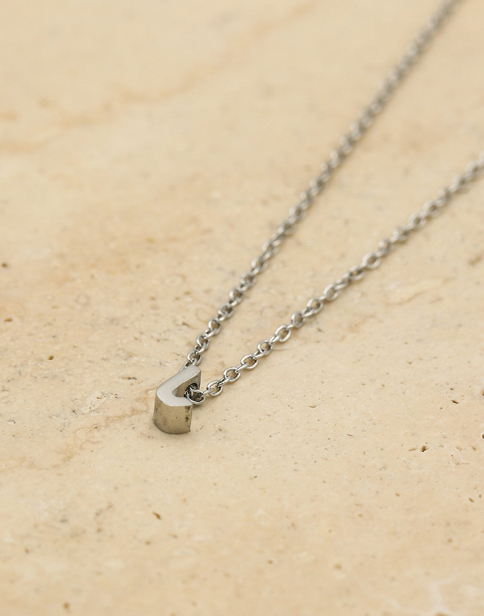 Initialen ketting letter J zilverkleurig