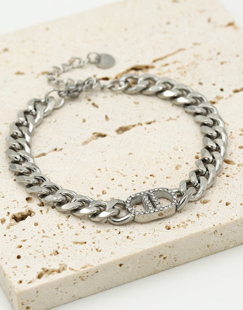 Armband DD met strass zilverkleurig
