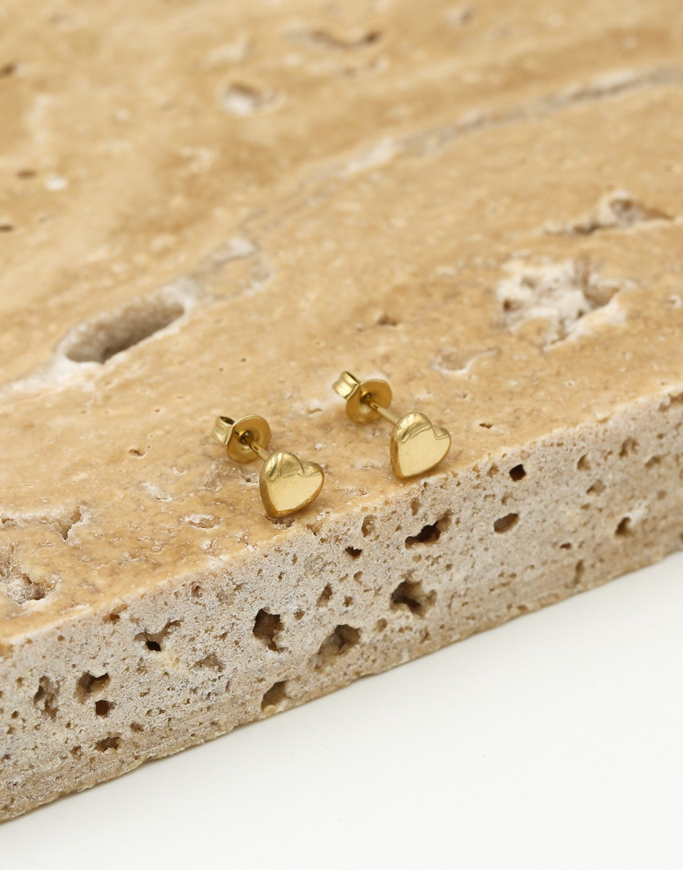 Studs hartje goudkleurig