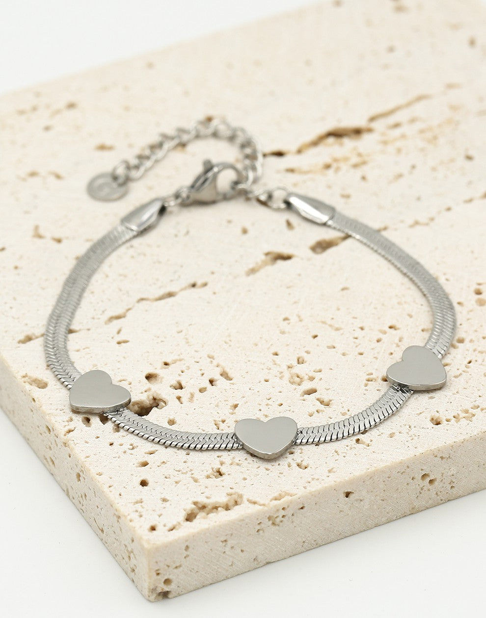 Armband snake met hartjes zilverkleurig