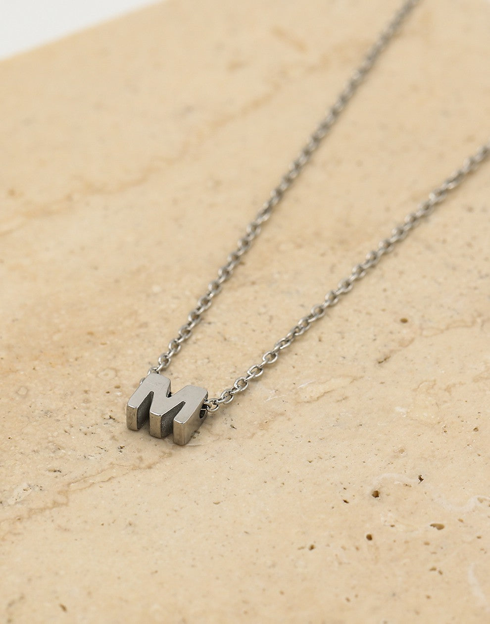 Initialen ketting letter M zilverkleurig