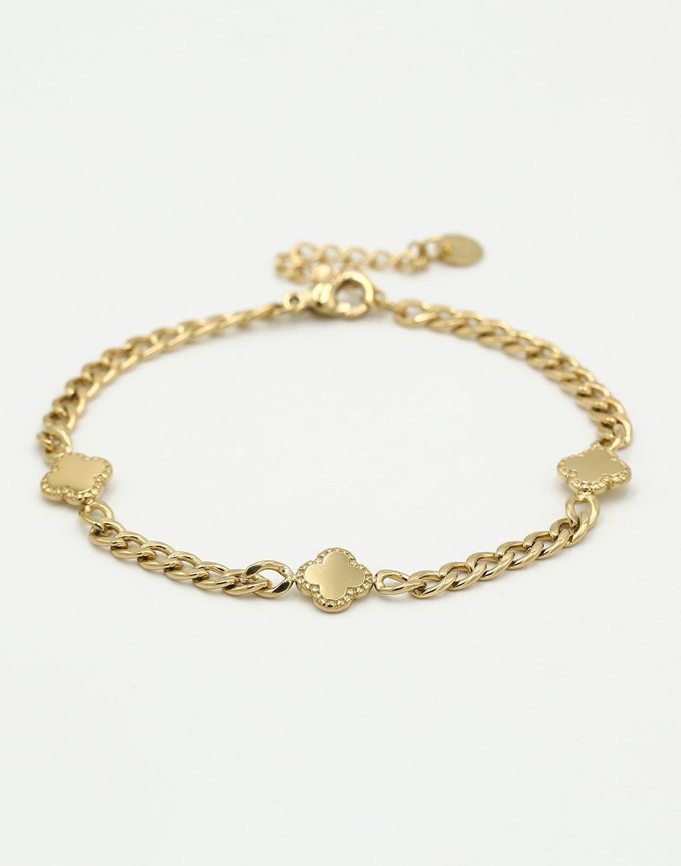 Bracelet with gold-colored clovers