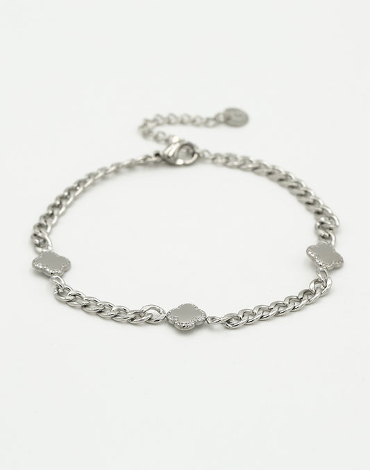 Bracelet with silver-colored clovers