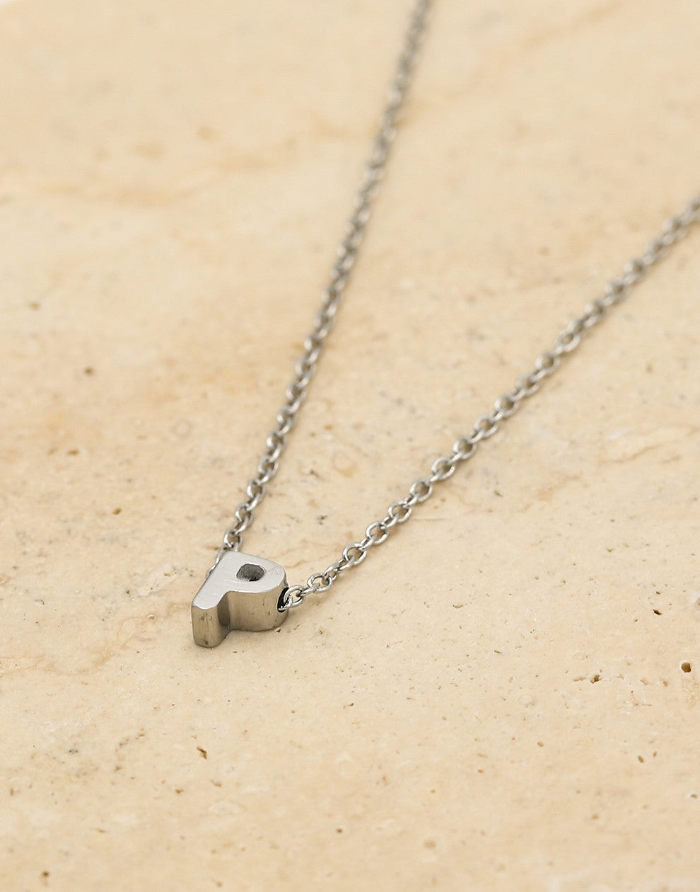Initialen ketting letter P zilverkleurig