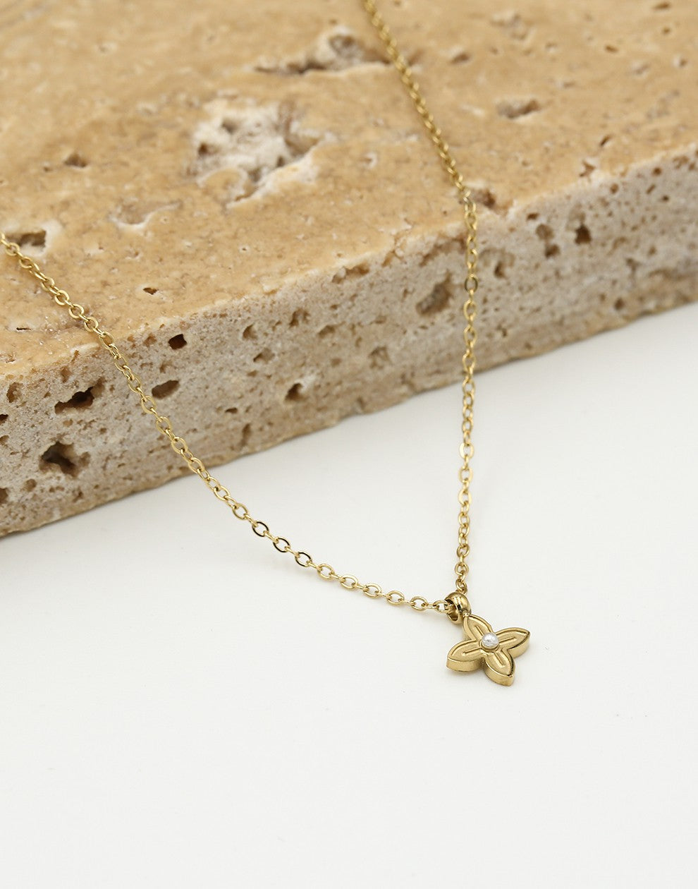 Ketting klaver met parel goudkleurig