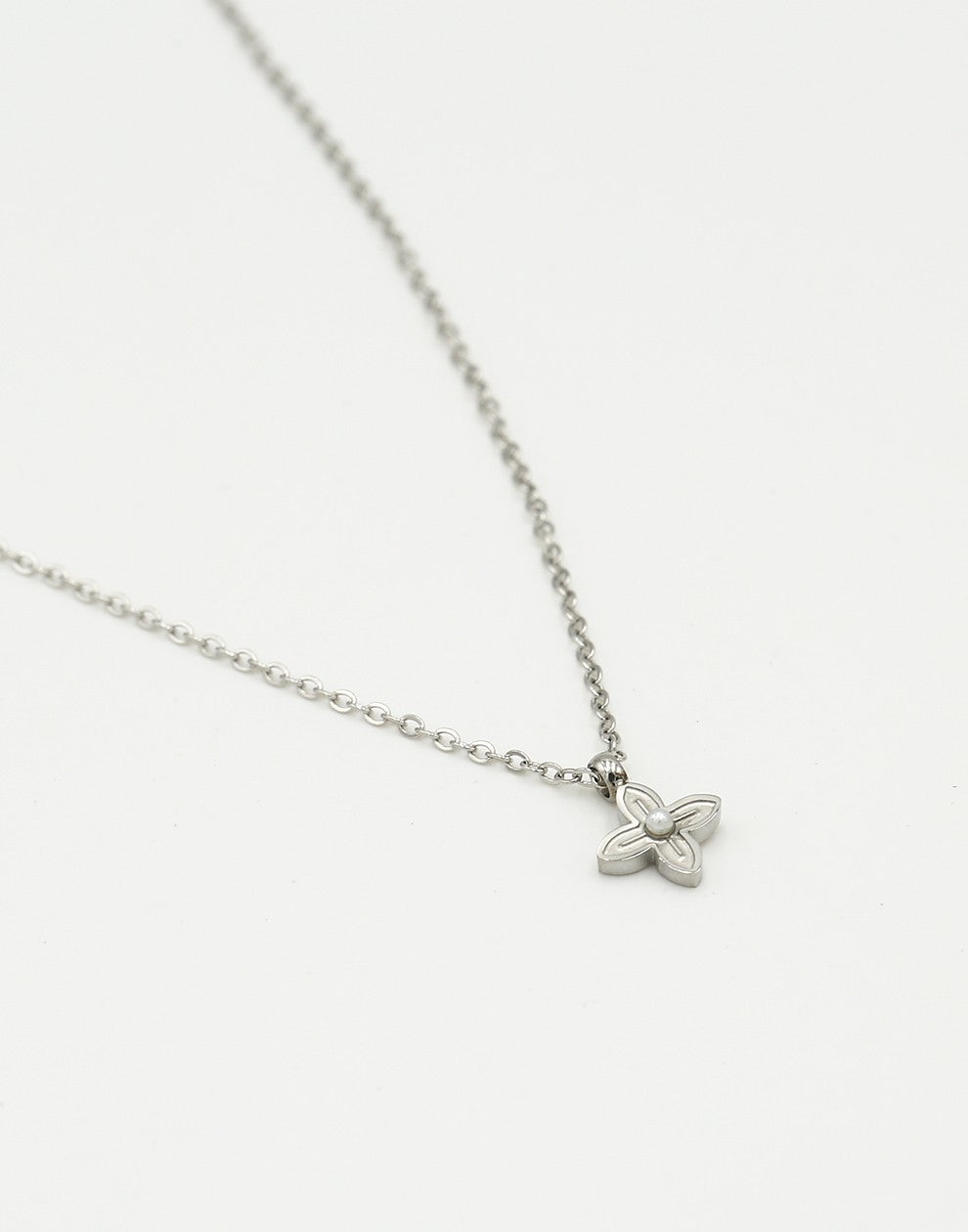 Ketting klaver met parel zilverkleurig