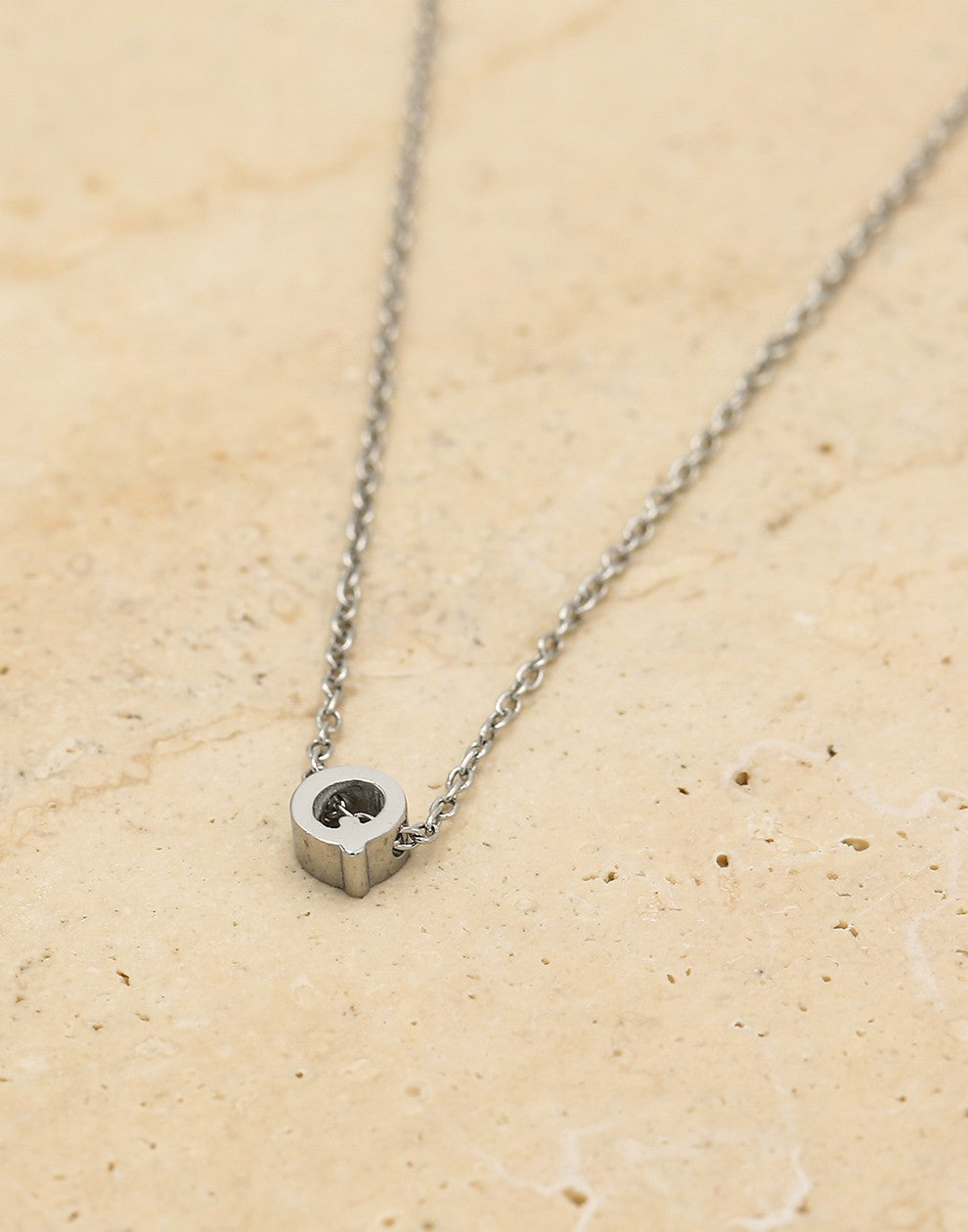 Initialen ketting letter Q zilverkleurig