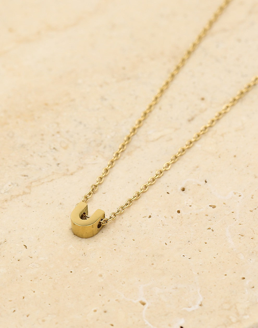 Initialen ketting letter U goudkleurig