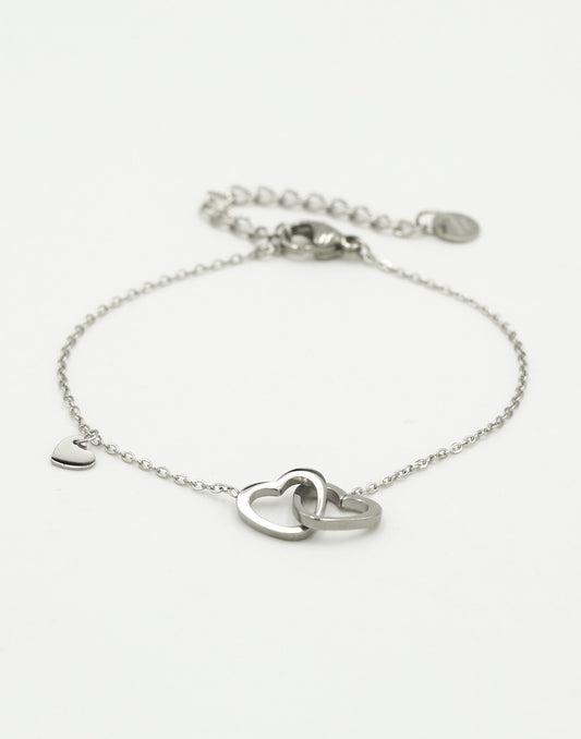 Armband dubbele hartjes met bedel zilverkleurig