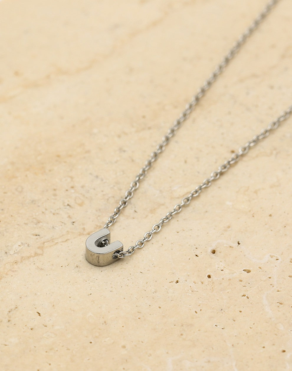 Initialen ketting letter U zilverkleurig