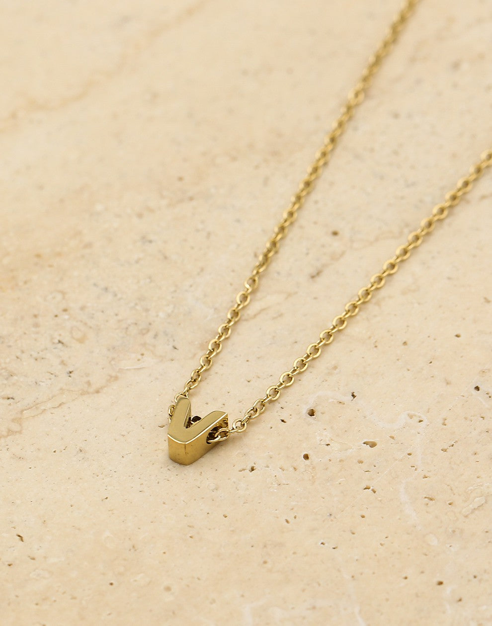 Initialen ketting letter V goudkleurig