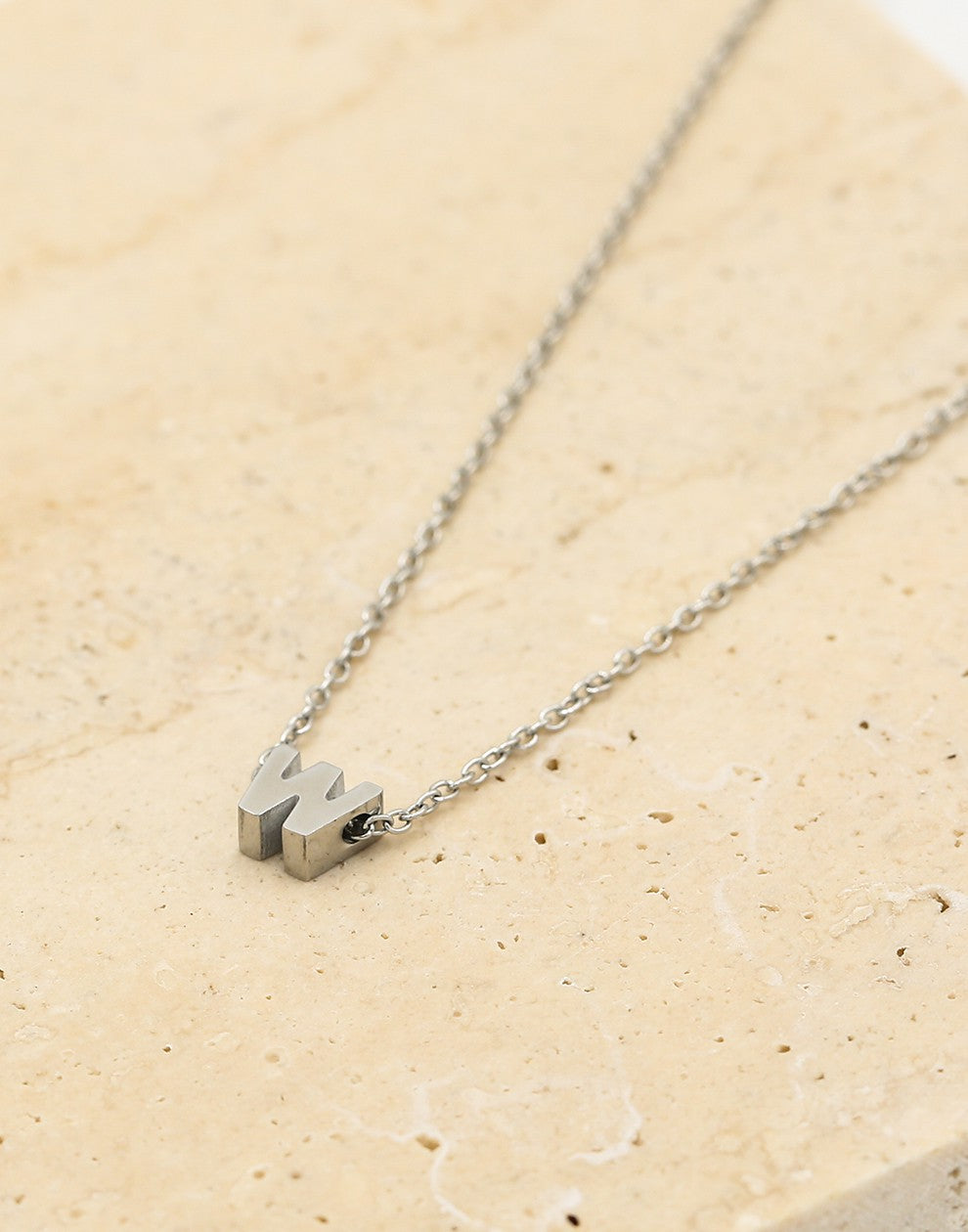 Initialen ketting letter W zilverkleurig