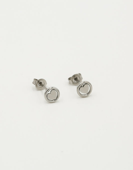 Studs hartje in cirkel zilverkleurig