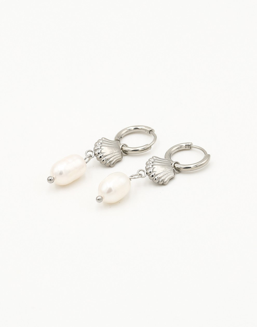 Ooringen schelp met parel zilverkleurig