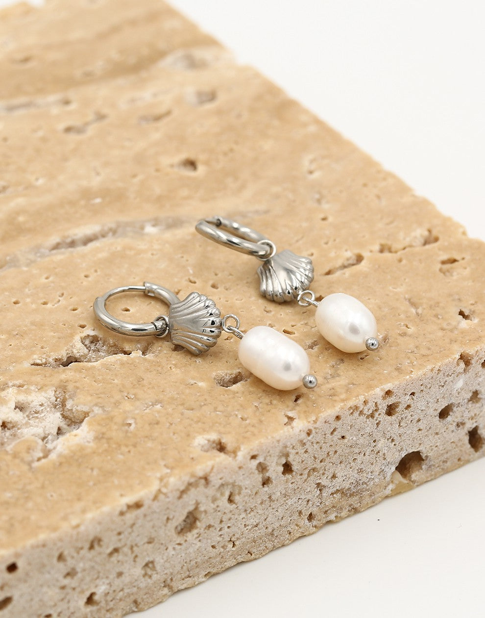 Ooringen schelp met parel zilverkleurig