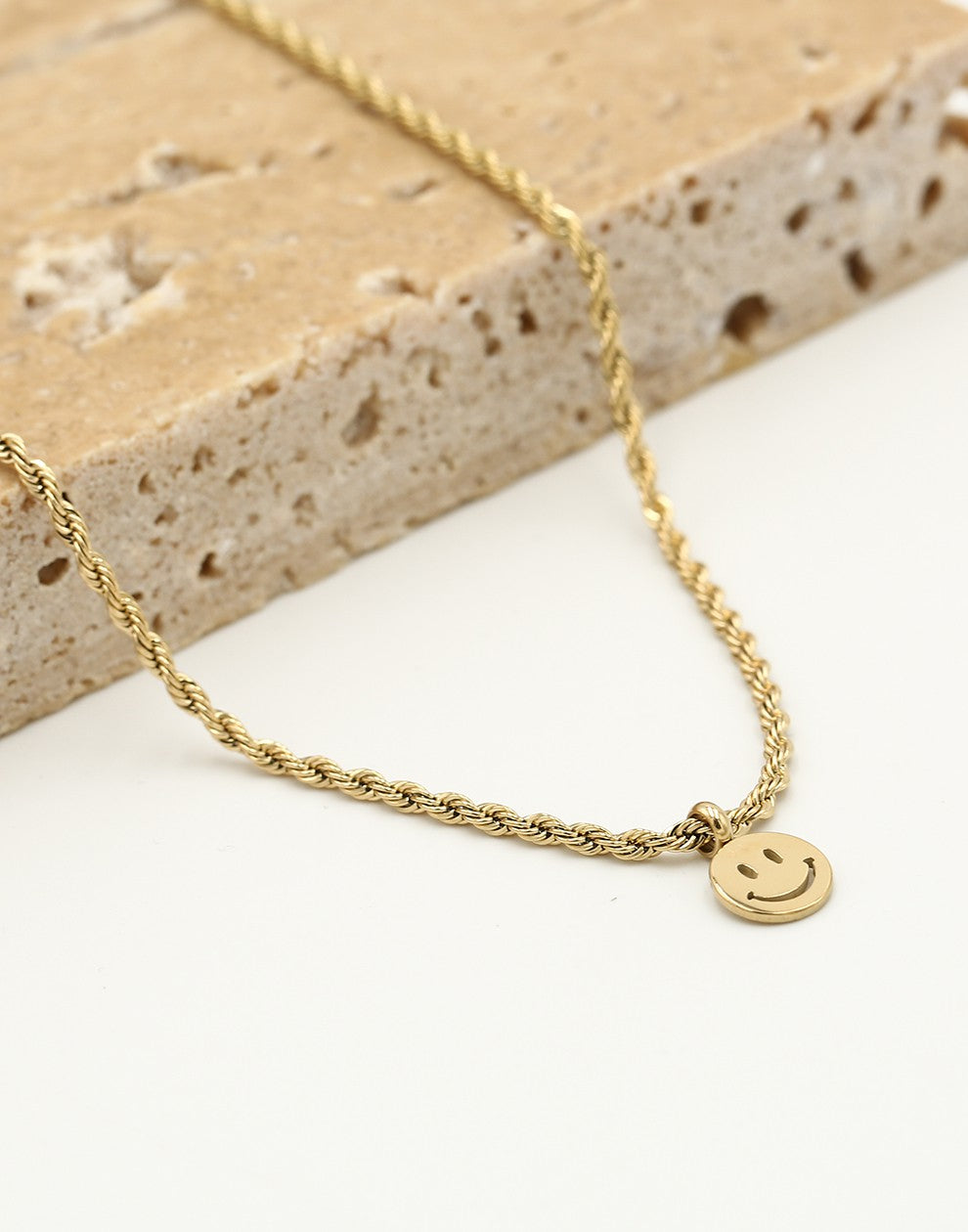 Ketting smiley gedraaid goudkleurig