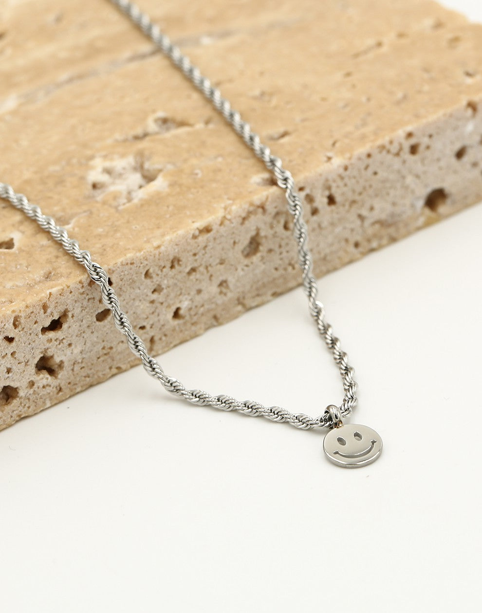 Ketting smiley gedraaid zilverkleurig