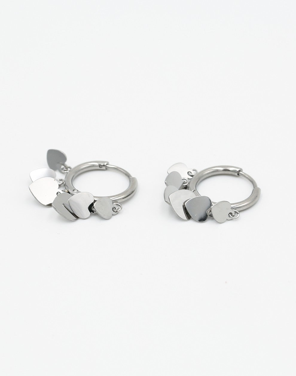 Oorring met 6 hartjes zilverkleurig