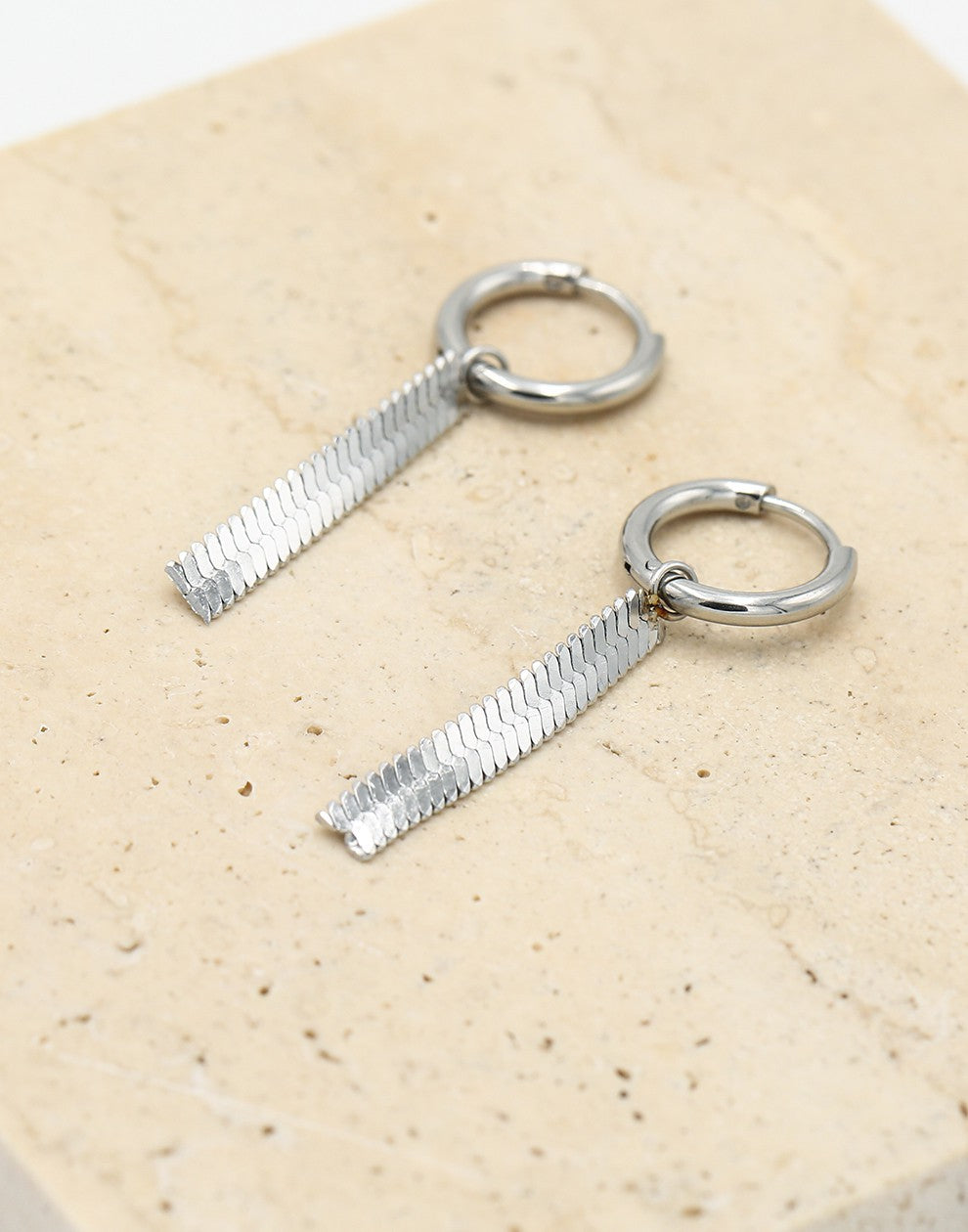 Oorringen met platte ketting zilverkleurig