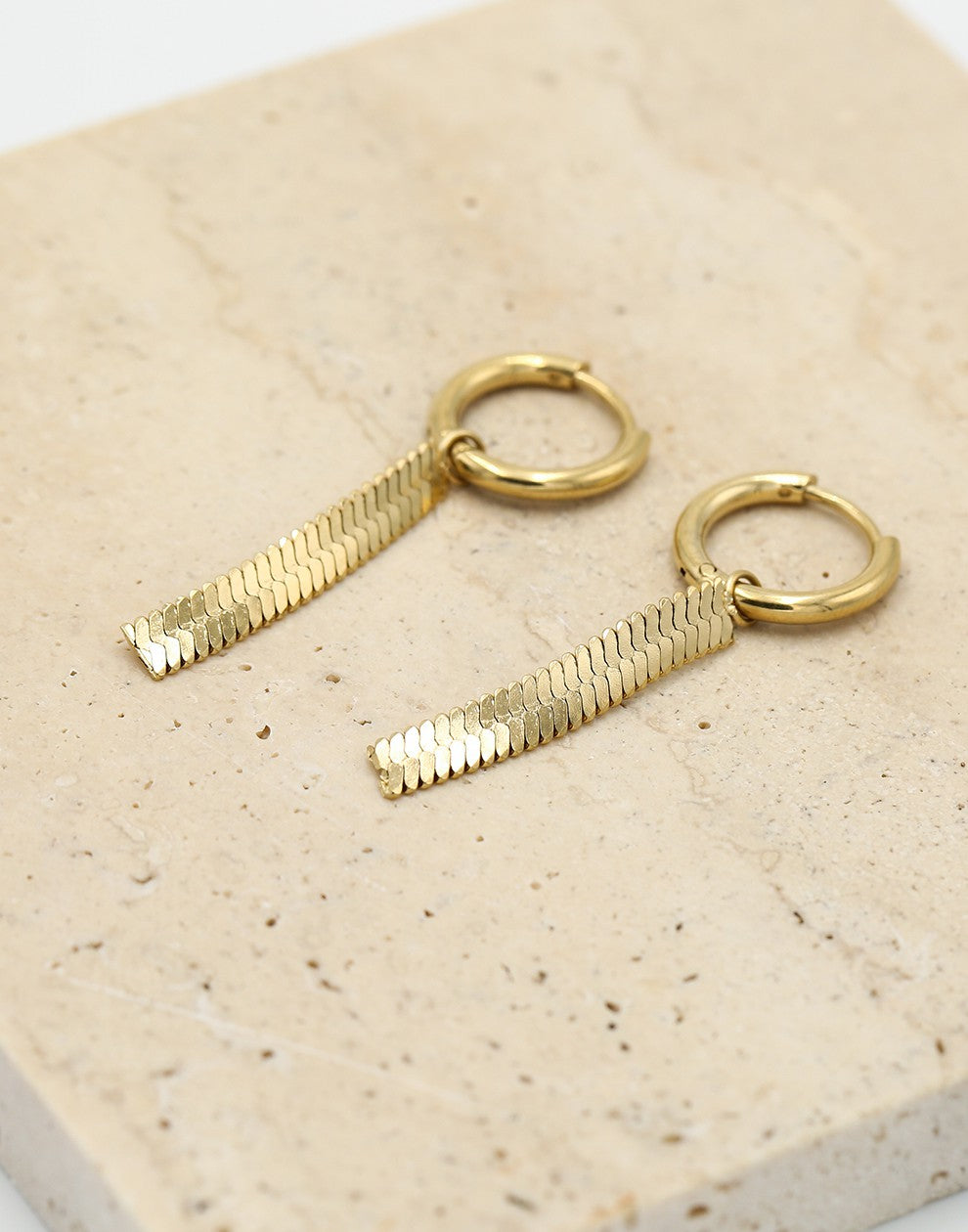 Ooringen met platte ketting goudkleurig