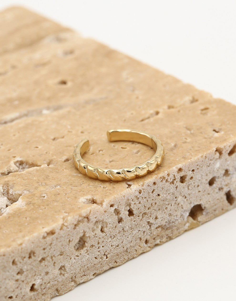 Ring bolletjes goudkleurig