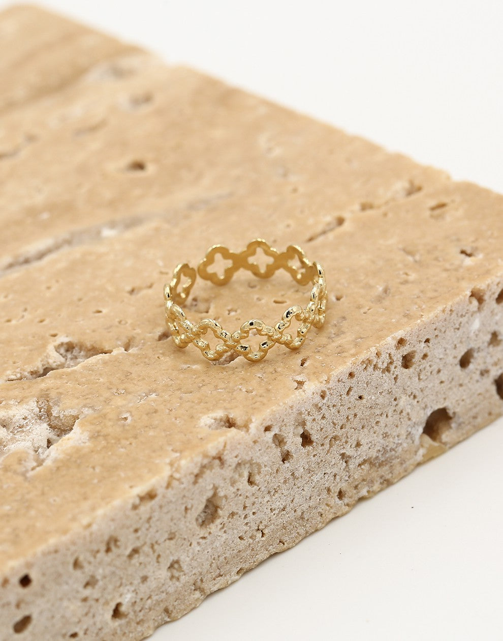 Ring kruisjes goudkleurig