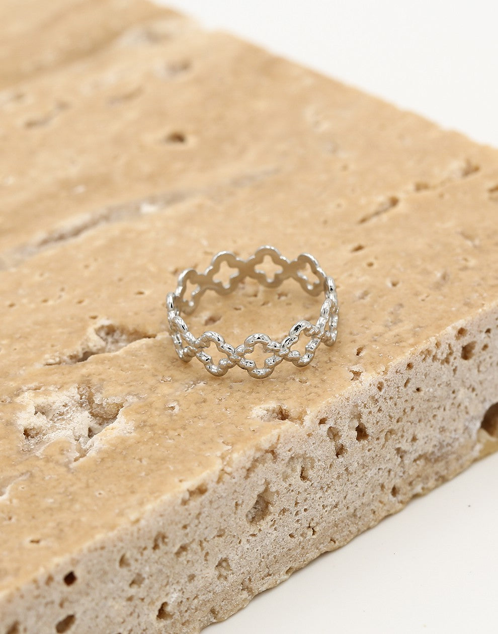 Ring kruisjes zilverkleurig