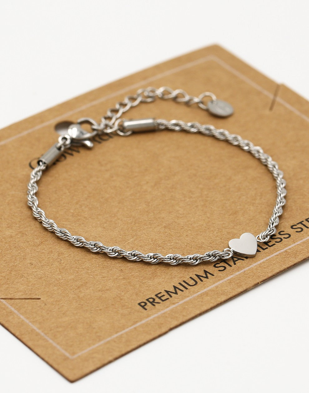 Armband gedraaid met hartje zilverkleurig