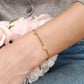 Schakelarmband drie hartjes goudkleurig