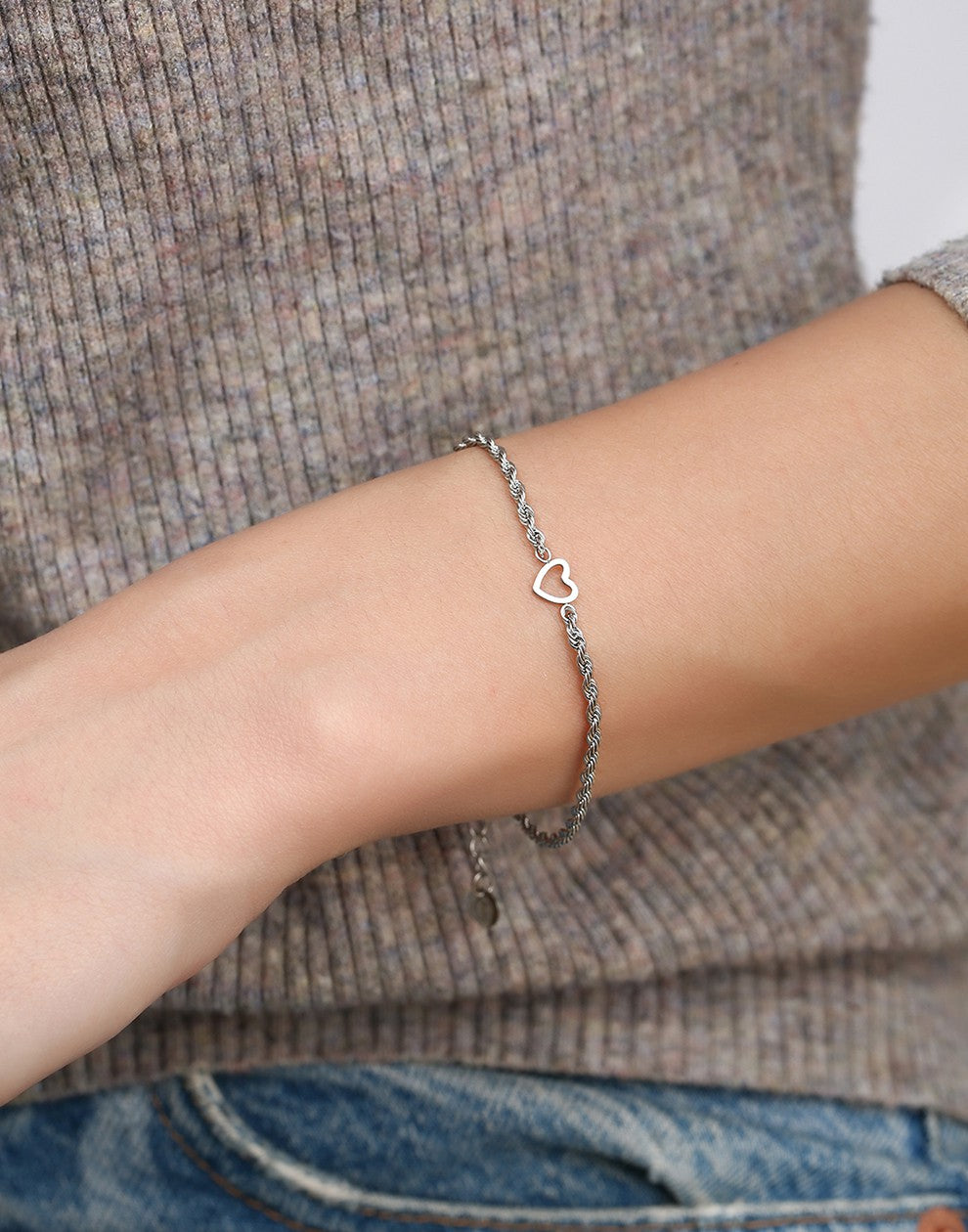 Armband gedraaid met open hartje zilverkleurig