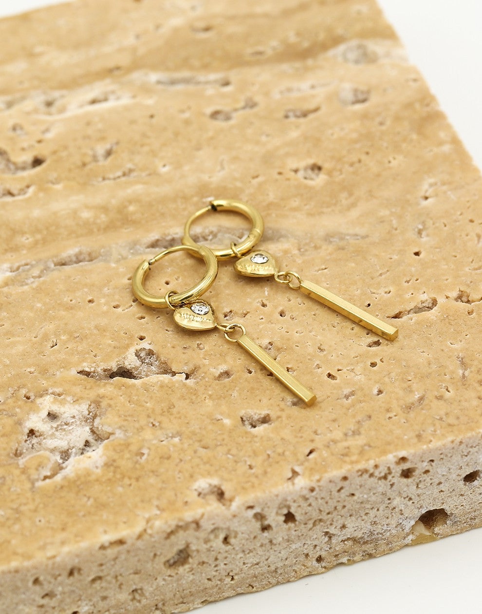 Oorringen hartje met staaf goudkleurig
