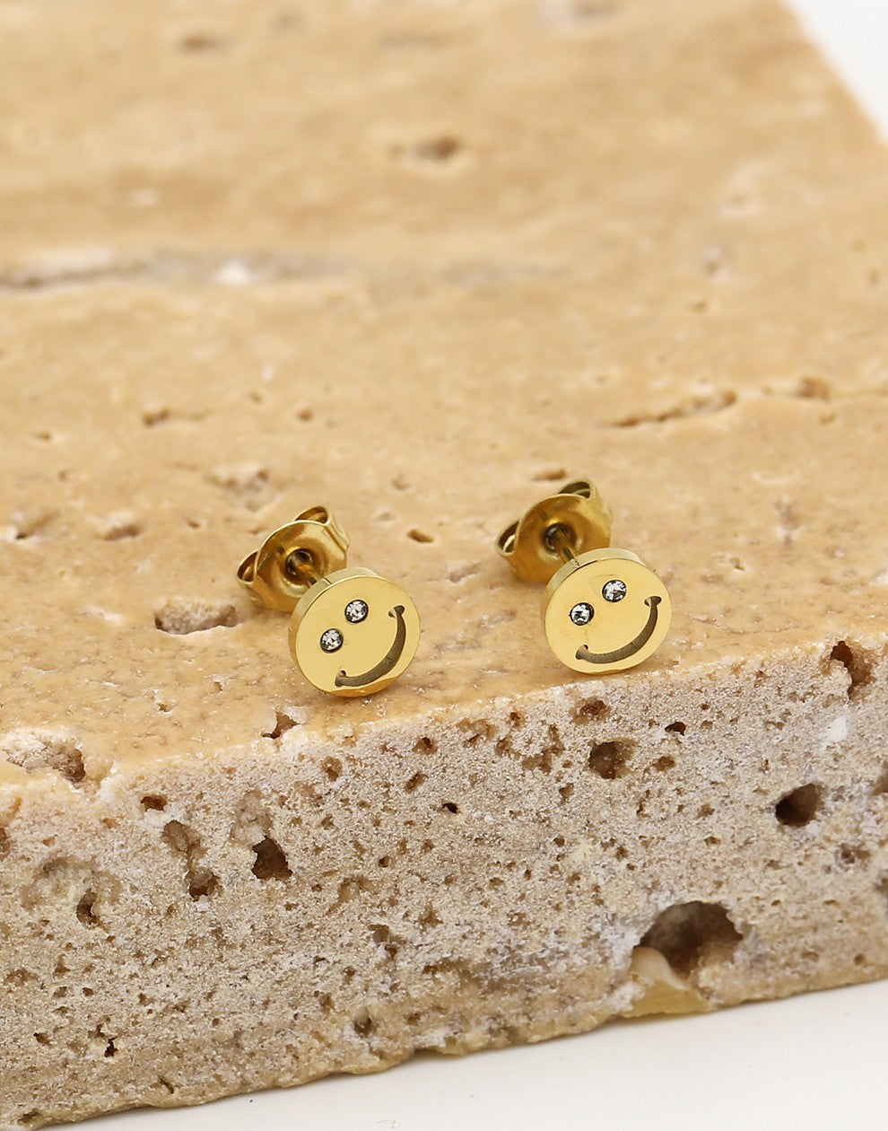 Studs smiley goudkleurig